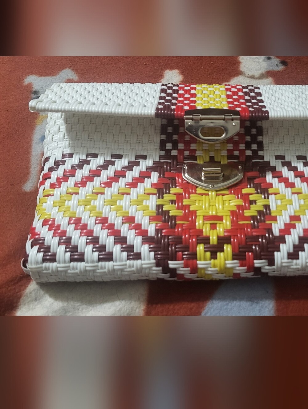 NWOT Colorful Mexican Handwoven Plastic Foldover Clutch with Shoulder Strap. - Picture 3 of 16